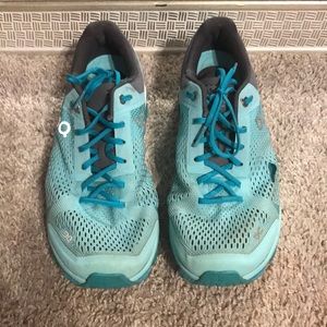 Gently used blue OnClouds